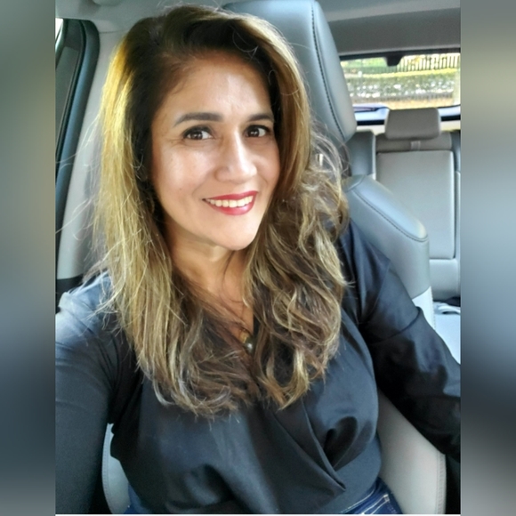 Meet your Posher, Evelyn - Picture 2 of 2